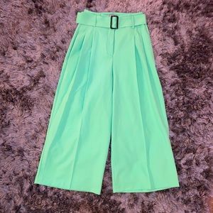 Pantalón verde menta. Incluye correa